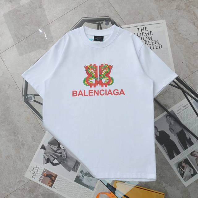 纯原臻品 顶级复刻 Balenciaga 巴黎世家24新款限定龙年双b印花男女情侣短袖t恤 - 款号 B29 - 颜色 黑色 灰色 白色 - 购入原版开模打造